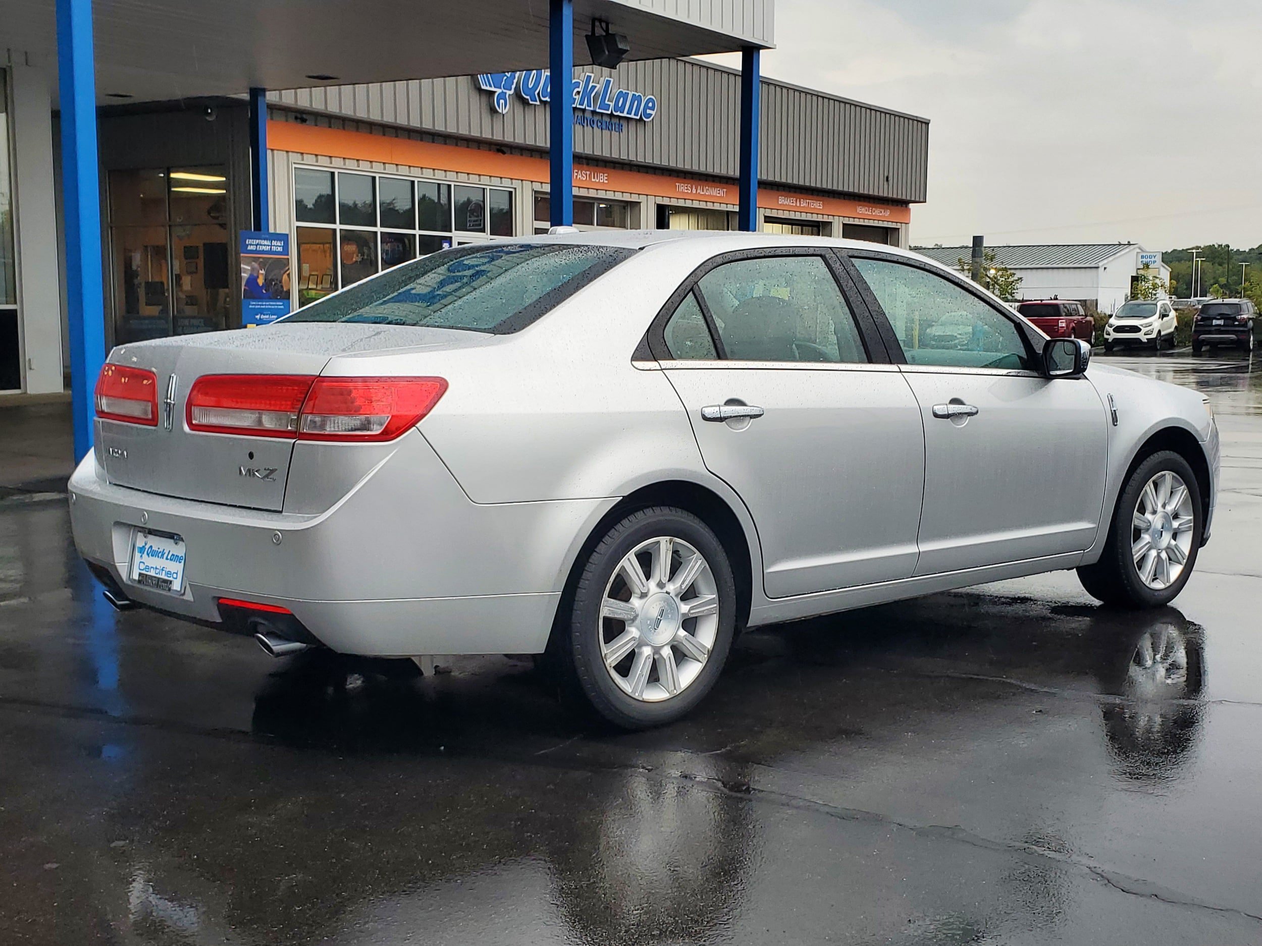 Used 2011 Lincoln MKZ FWD image 4