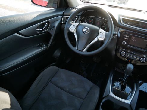 Used 2015 Nissan Rogue SV image 9