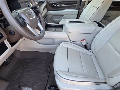 Used 2024 GMC Yukon Denali image 7