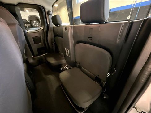 Used 2025 Nissan Frontier SV image 15