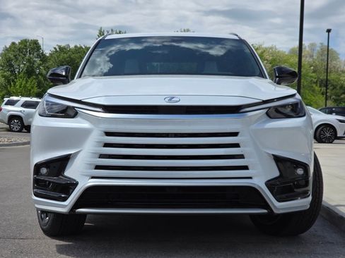 New 2026 Lexus TX 500h AWD image 3