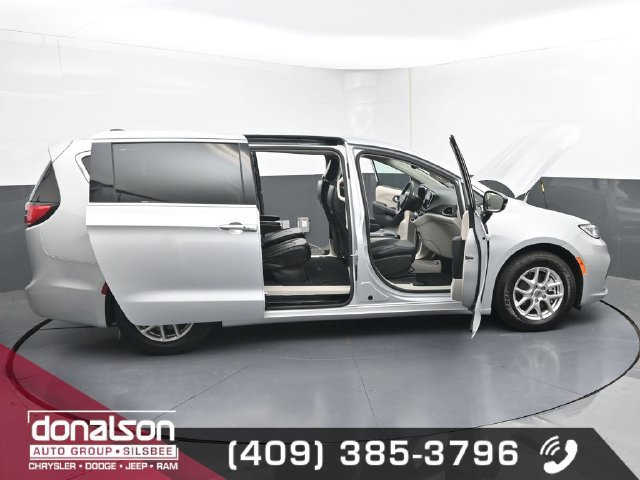 Used 2024 Chrysler Pacifica Touring-L FWD image 22
