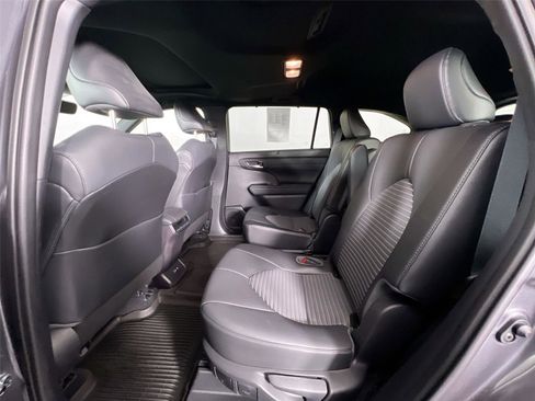 Used 2021 Toyota Highlander XSE image 23
