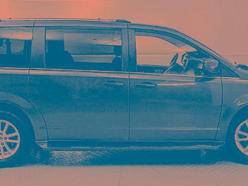 Used 2018 Dodge Grand Caravan SXT w/ Rear Park Assist Package image 2