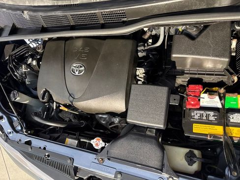 Used 2017 Toyota Sienna XLE image 28