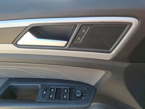 Used 2021 Volkswagen Atlas SE w/ Panoramic Sunroof Package AWD/4WD image 13