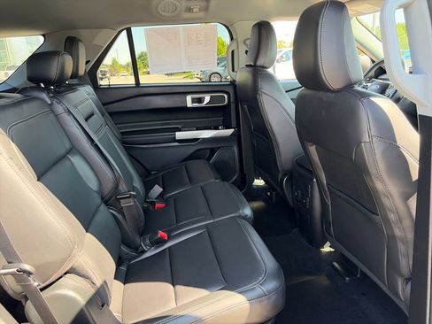 Used 2023 Ford Explorer XLT w/ Equipment Group 202A AWD/4WD image 30