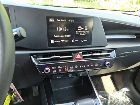 Used 2025 Kia Niro LX FWD image 18