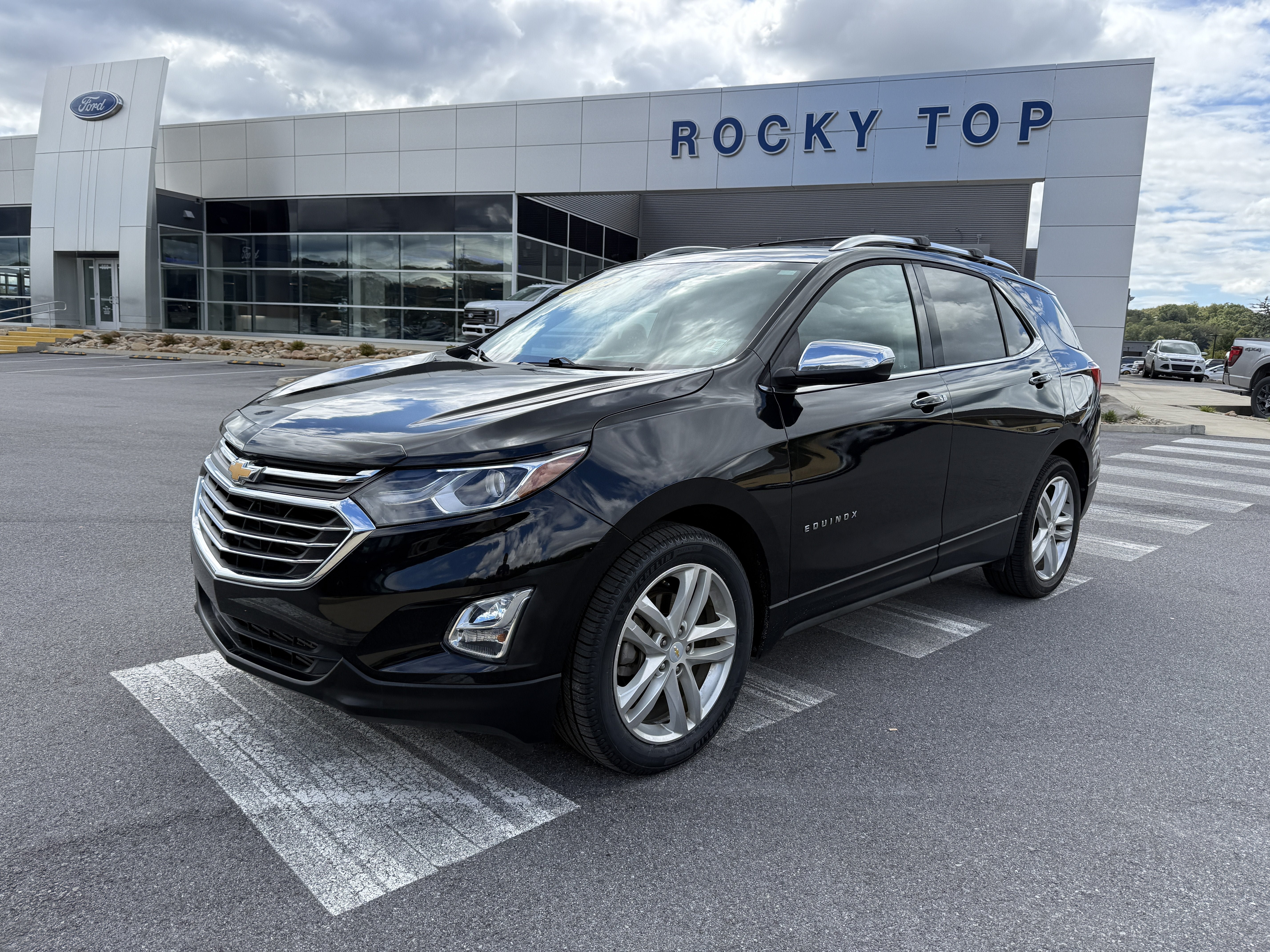 Used 2018 Chevrolet Equinox Premier FWD image 1