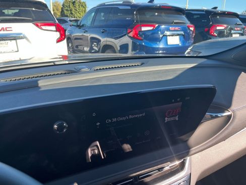 Used 2025 Buick Envista Sport Touring image 20