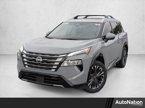 Used 2025 Nissan Rogue Platinum image 1