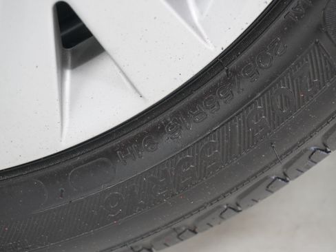 Used 2017 Toyota Corolla LE FWD image 24