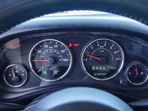 Used 2015 Jeep Wrangler Unlimited Rubicon w/ Max Tow Package AWD/4WD image 23
