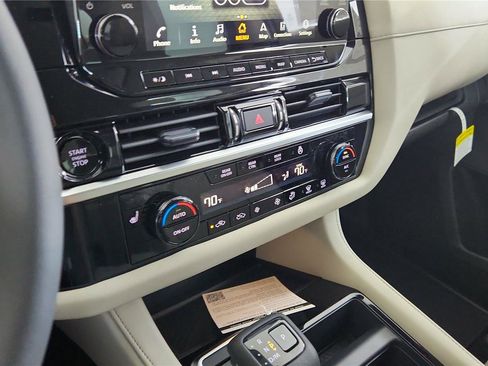 Used 2025 Nissan Pathfinder SL w/ Black Appearance Package image 30