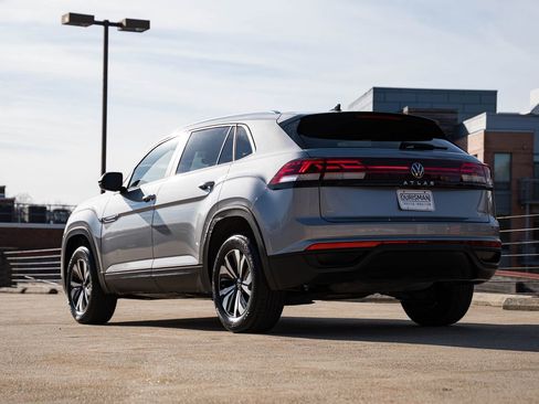 Certified 2024 Volkswagen Atlas Cross Sport SE image 5