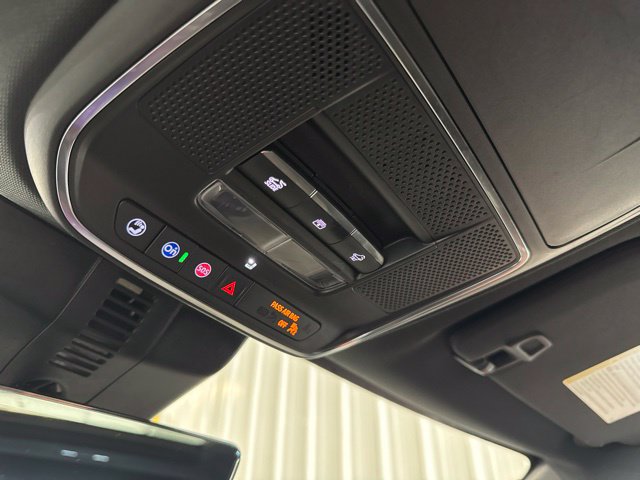 Used 2025 Chevrolet Traverse RS AWD/4WD image 59
