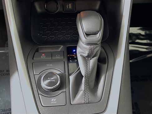 Used 2025 Toyota RAV4 XLE image 24