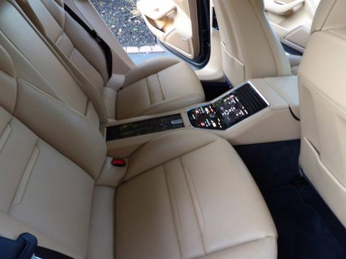 Used 2018 Porsche Panamera 4 image 43