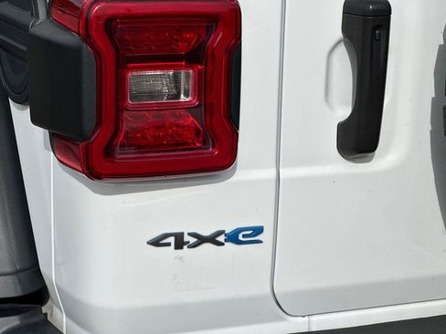 Used 2023 Jeep Wrangler Unlimited Rubicon 4xe image 33