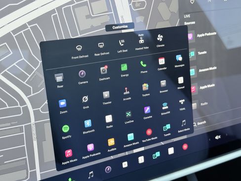 Used 2022 Tesla Model X image 68