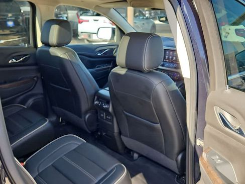 Used 2022 GMC Acadia Denali w/ Denali Ultimate Package FWD image 17