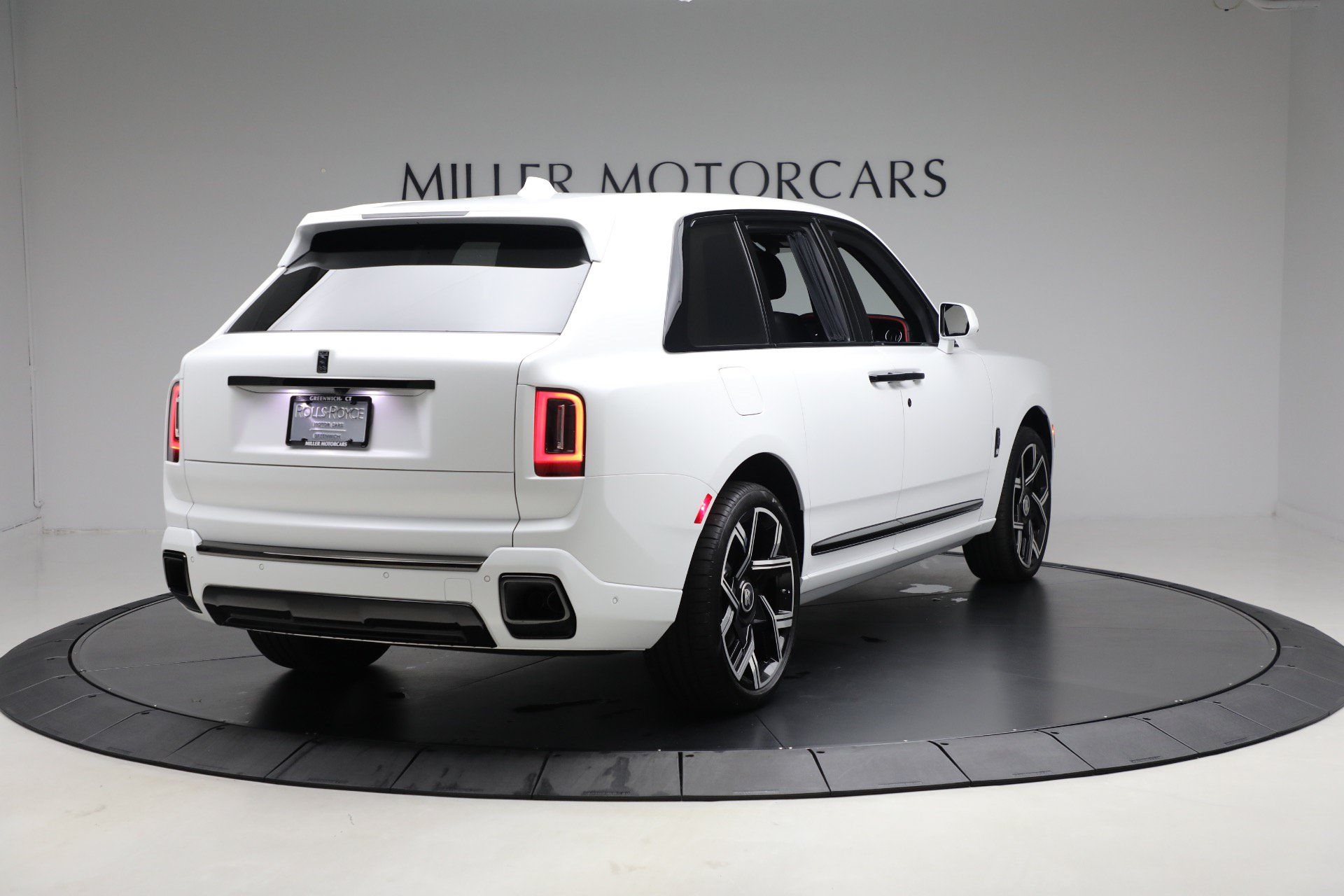 Certified 2025 Rolls-Royce Cullinan Black Badge AWD/4WD image 2