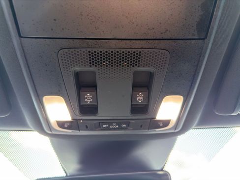 Used 2025 Honda Pilot TrailSport image 29