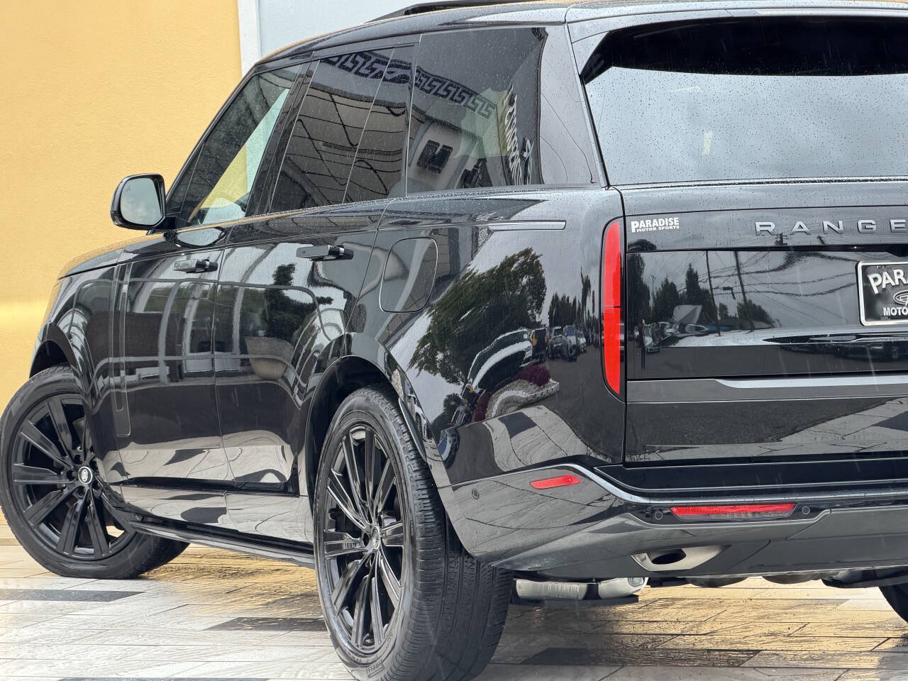 Used 2025 Land Rover Range Rover SE AWD/4WD image 12