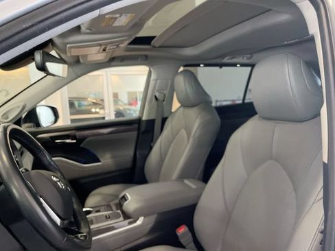 Used 2021 Toyota Highlander Limited AWD/4WD image 12