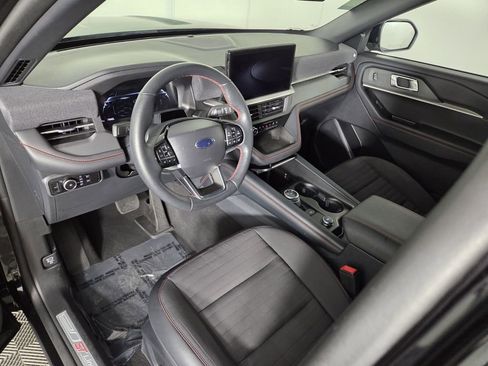 Used 2025 Ford Explorer ST-Line w/ ST-Line Street Pack image 13