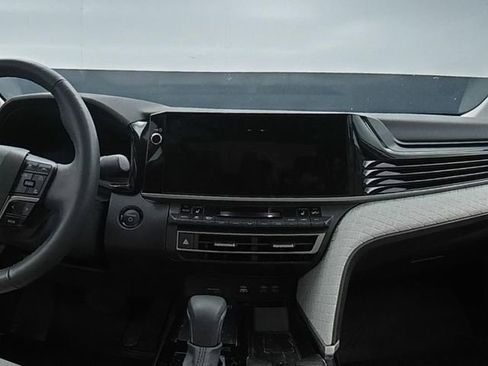 Used 2025 Toyota Camry XLE AWD/4WD image 19