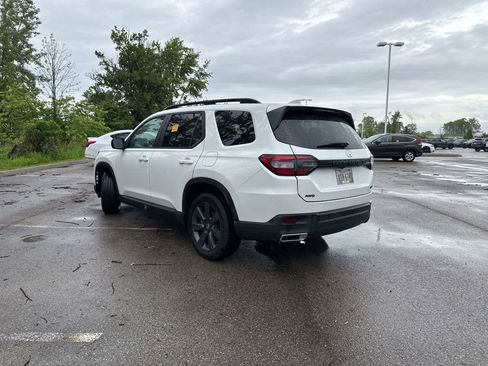 Used 2025 Honda Pilot Sport image 6