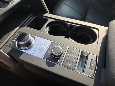 Used 2020 Land Rover Discovery Landmark AWD/4WD image 32