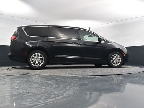 Used 2023 Chrysler Voyager LX image 56