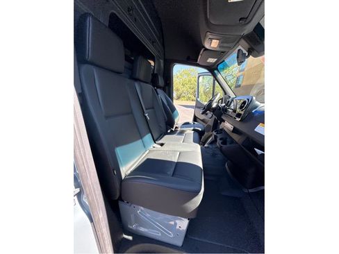 Used 2025 Mercedes-Benz Sprinter 2500 image 18