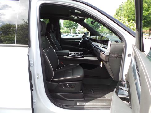 Used 2026 Cadillac Escalade Sport w/ LPO, ONYX Package AWD/4WD image 43