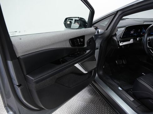 Used 2025 Cadillac Optiq Sport 2 w/ LPO, Floor Liner Package AWD/4WD image 42