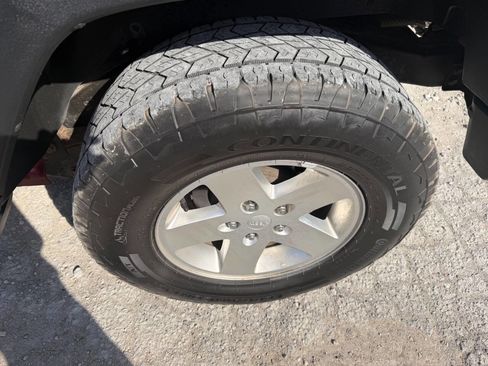 Used 2012 Jeep Wrangler Unlimited Sport image 10