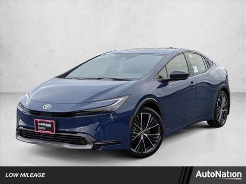 Certified 2025 Toyota Prius XLE image 1