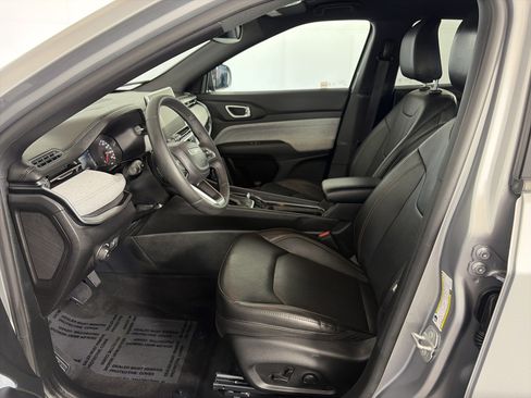 Used 2023 Jeep Compass Latitude AWD/4WD image 6