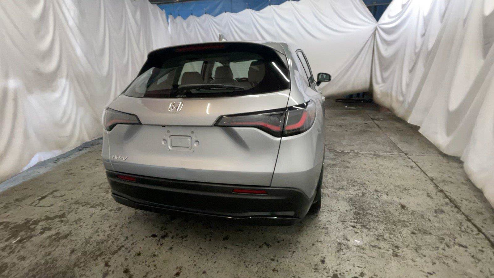 Used 2023 Honda HR-V LX image 7