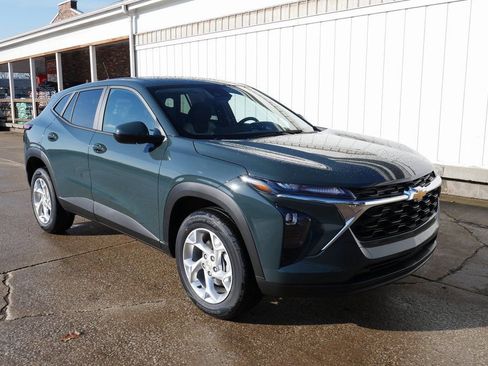 New 2026 Chevrolet Trax LS w/ LS Convenience Package image 2