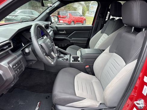 Used 2025 Toyota Tacoma TRD Off-Road AWD/4WD image 9