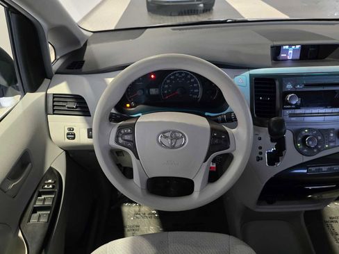 Used 2012 Toyota Sienna LE image 24