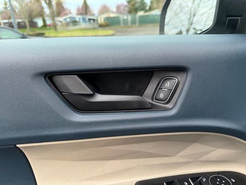 Used 2025 Ford Maverick Lariat w/ 4K Tow Package image 13