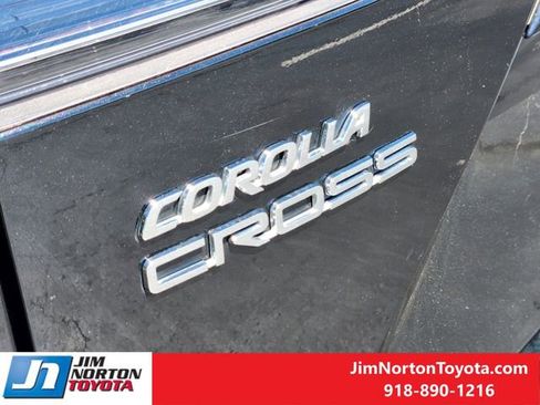 Used 2025 Toyota Corolla Cross XLE image 12