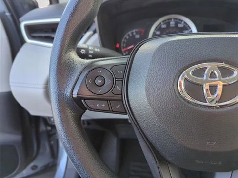 Used 2022 Toyota Corolla Cross L image 16