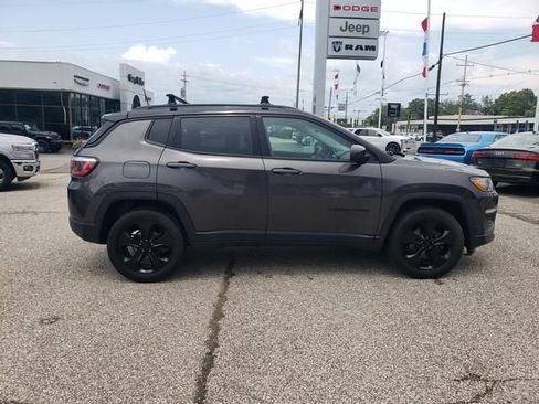 Used 2019 Jeep Compass Latitude AWD/4WD image 2