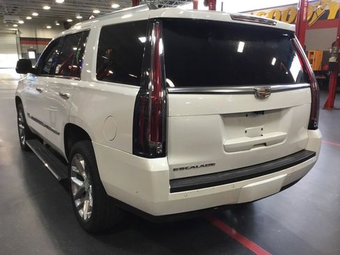 Used 2017 Cadillac Escalade Premium Luxury image 5