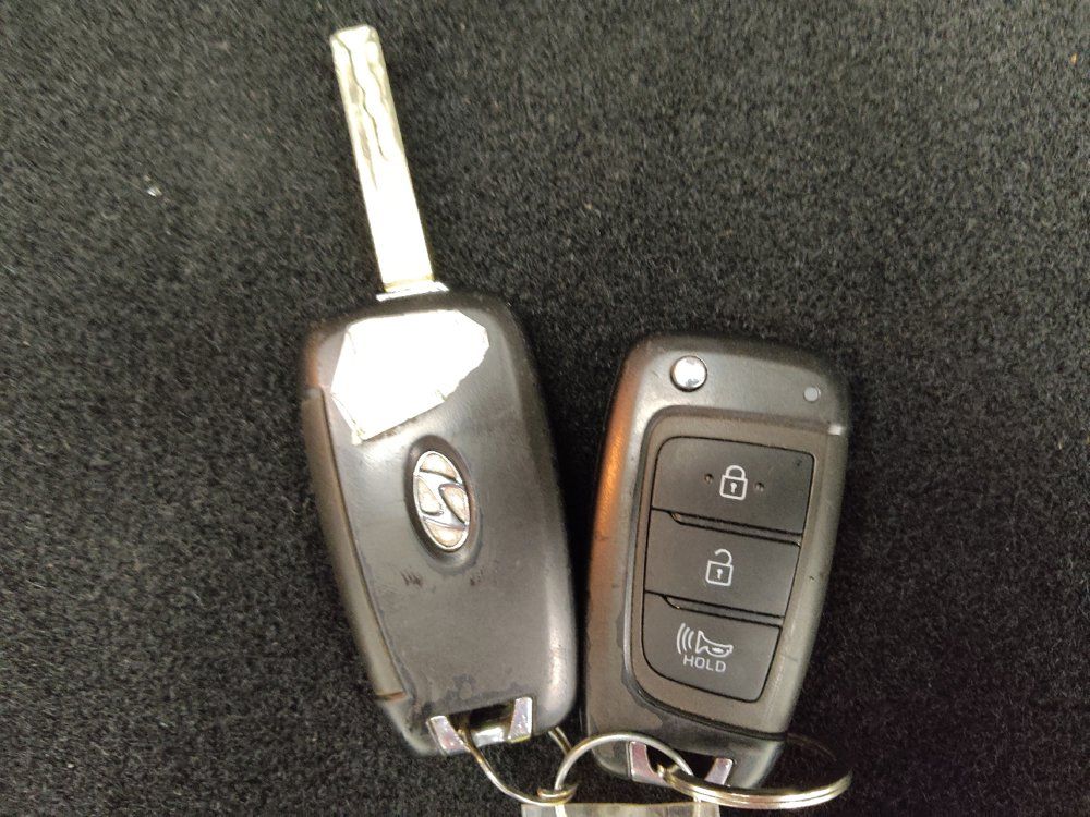 Used 2023 Hyundai Venue SEL FWD image 32